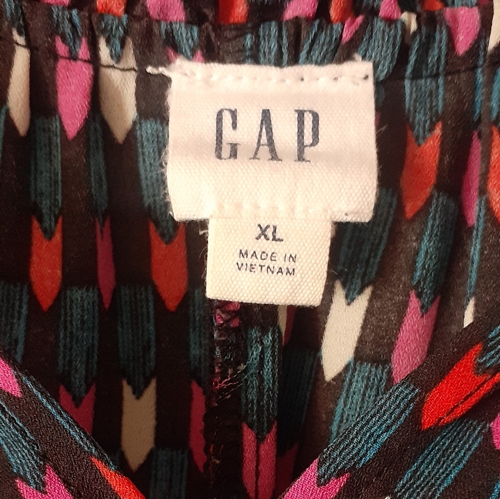 GAP - Picture 3 of 5